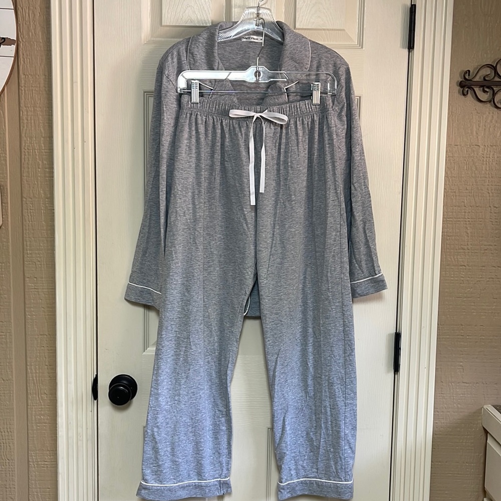 Matt Viggo size medium 2 piece pajama set. Gray with white trim Great condition
